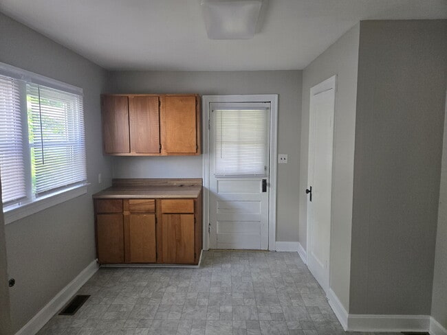 Building Photo - 1515 Huntoon Ave