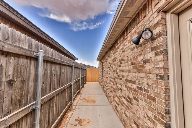 Building Photo - 1218 Preston Trails