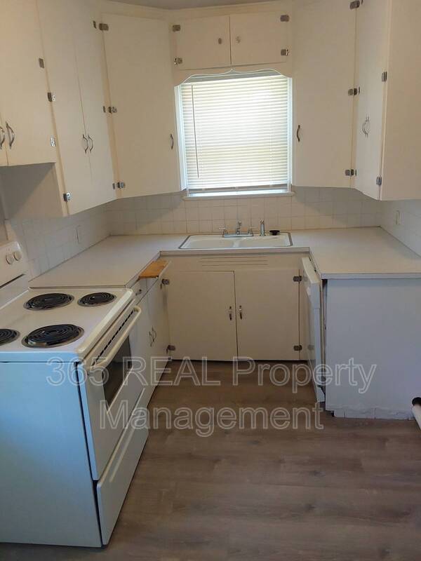 Building Photo - 2203 9th Ave