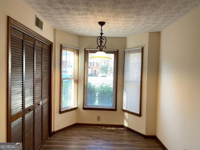 Building Photo - 1107 Booth Ct SW