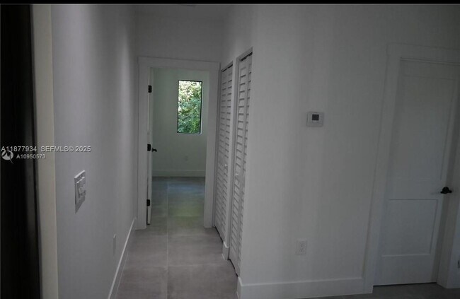 Building Photo - 14 Coral Dr