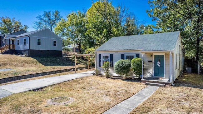 Building Photo - 520 Valmar St