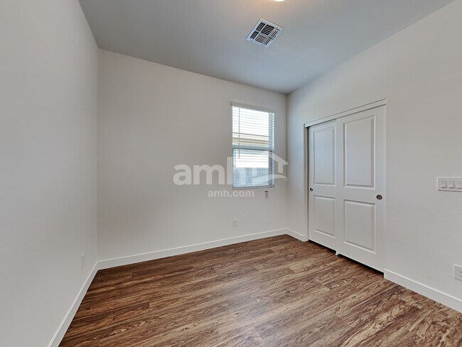 Building Photo - 4214 S 105th Dr