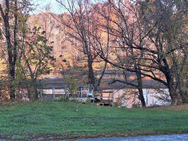Building Photo - 5996 Seneca Trail S
