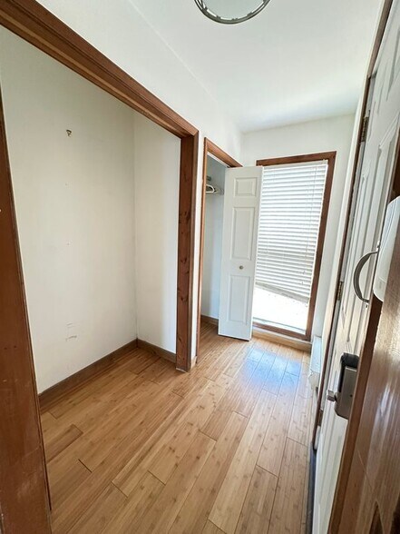 Building Photo - 123 Banbury Dr