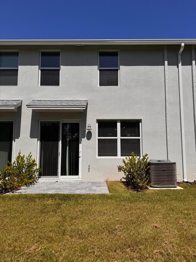 Building Photo - 496 Salisbury Cir