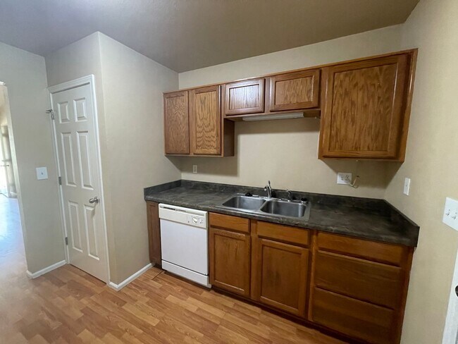 Building Photo - Bass5273