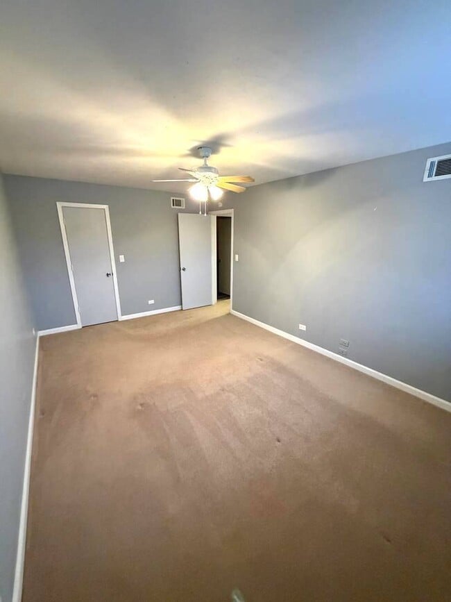 Building Photo - 824 Dighton Ln