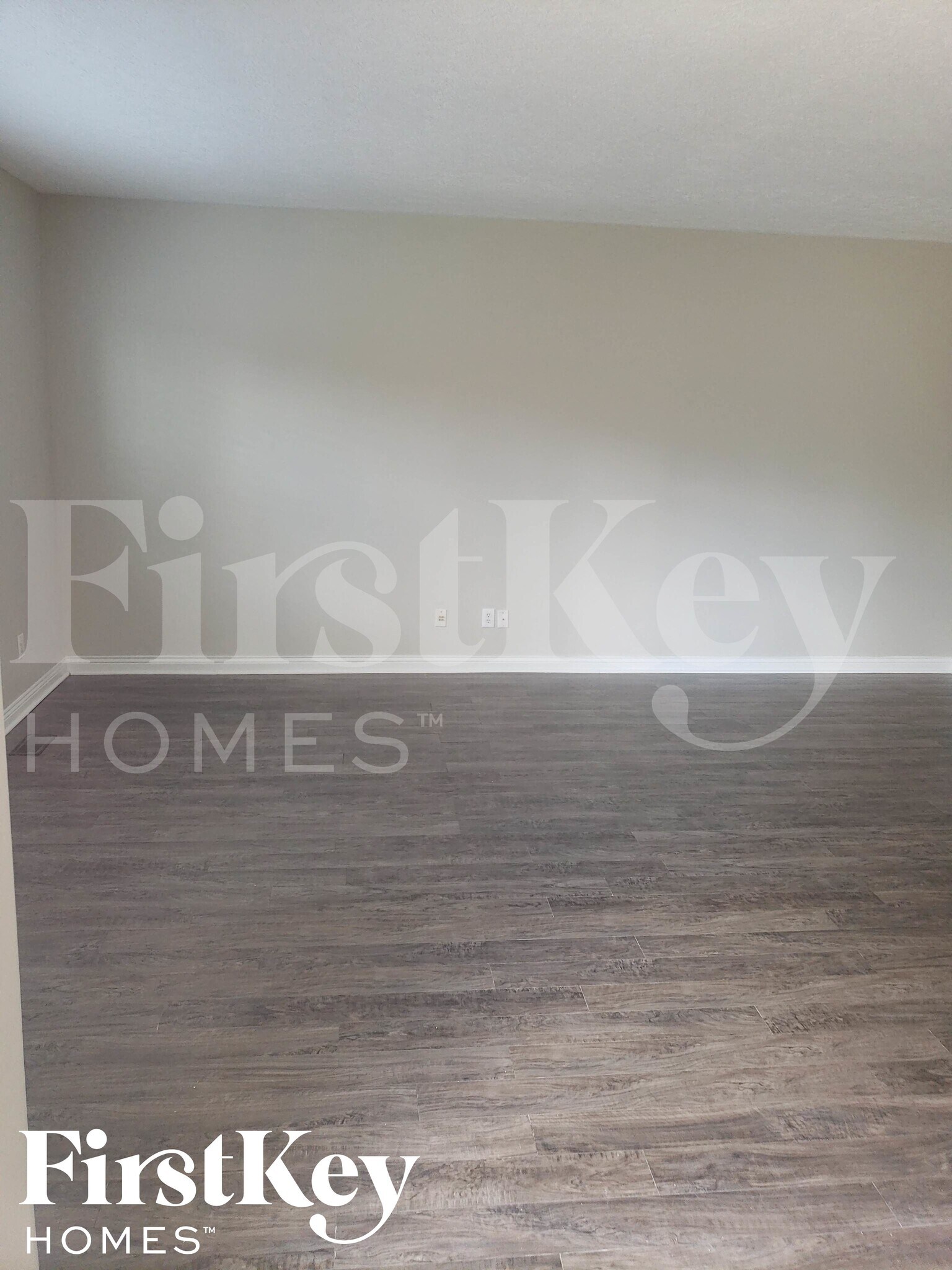 Building Photo - 1527 W Quail Run Dr