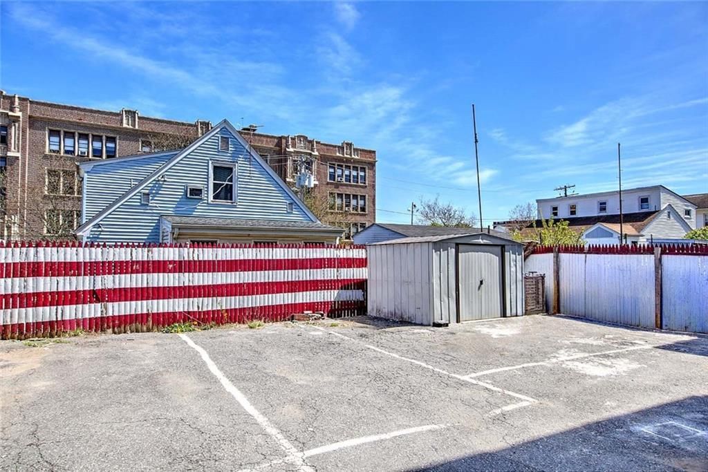 Building Photo - 24 Ida St