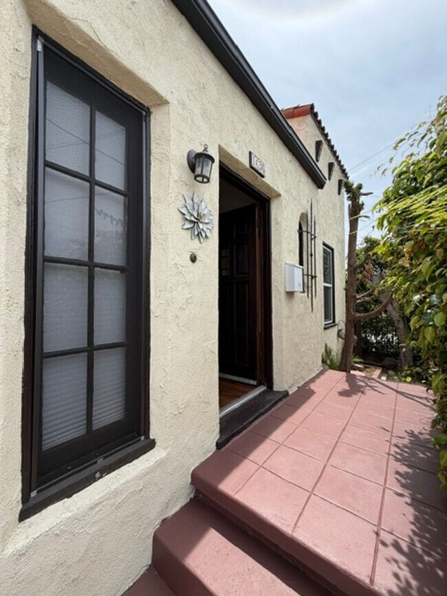 Building Photo - 1636 Arlington Ave