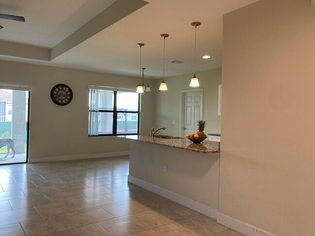 Building Photo - 350 Piper Ave