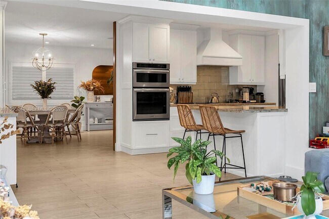 Building Photo - 1444 Mendavia Ave