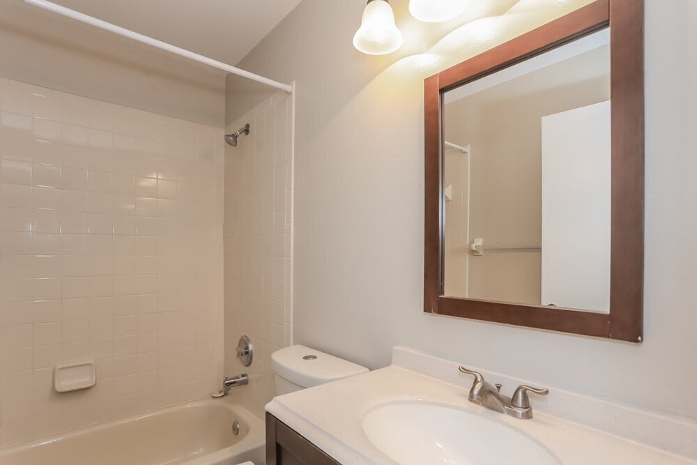 Building Photo - 221 Lookout Dr