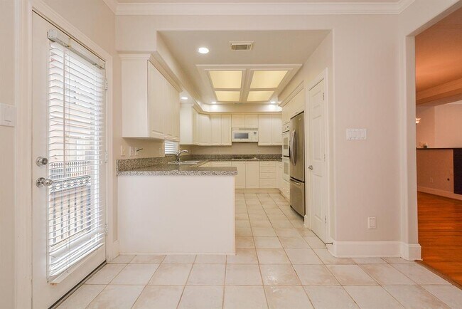 Building Photo - 2422 Dorrington St