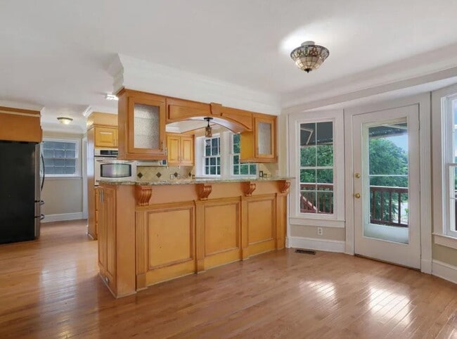 Building Photo - 6963 Whispering Oaks Ct