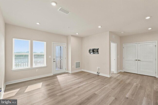 Building Photo - 4399 Peach Lily Ln