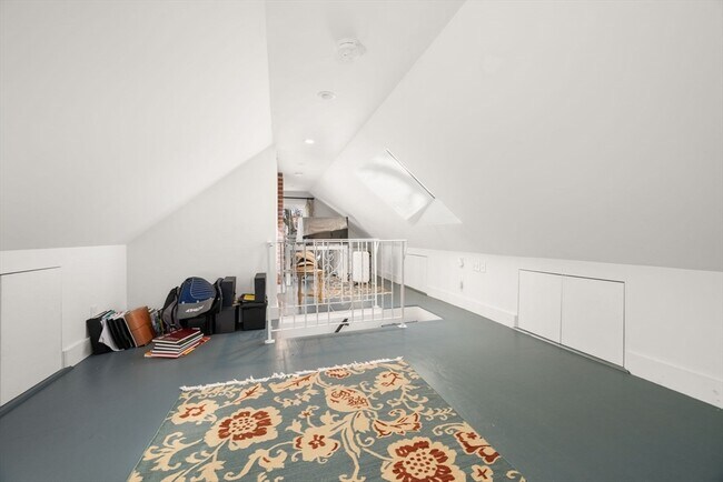 Building Photo - 40 Mead St