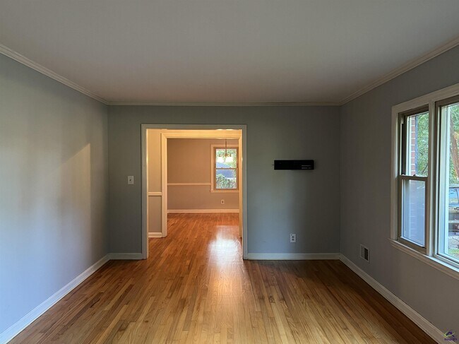 Building Photo - 2855 Riverview Rd