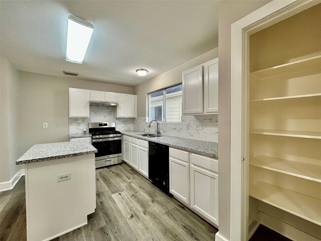 Building Photo - 1511 Nichole Woods Dr