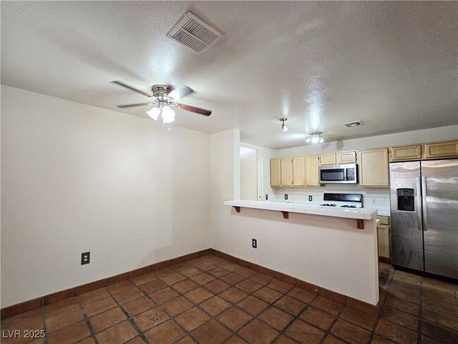 Building Photo - 8452 Boseck Dr