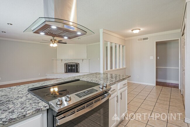 Building Photo - 3 BR/2BA | Newly Renovated Single Family Home |  Large Backyard|1- Car Garage!