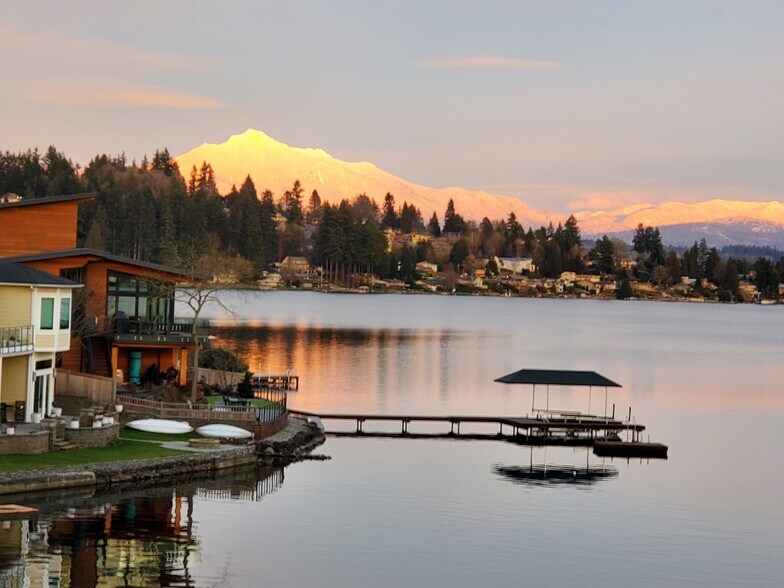 Building Photo - 1611 Vernon Rd