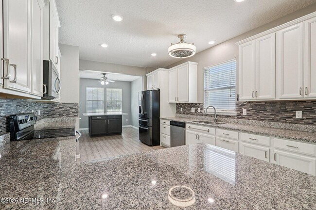 Building Photo - 404 Hepburn Rd