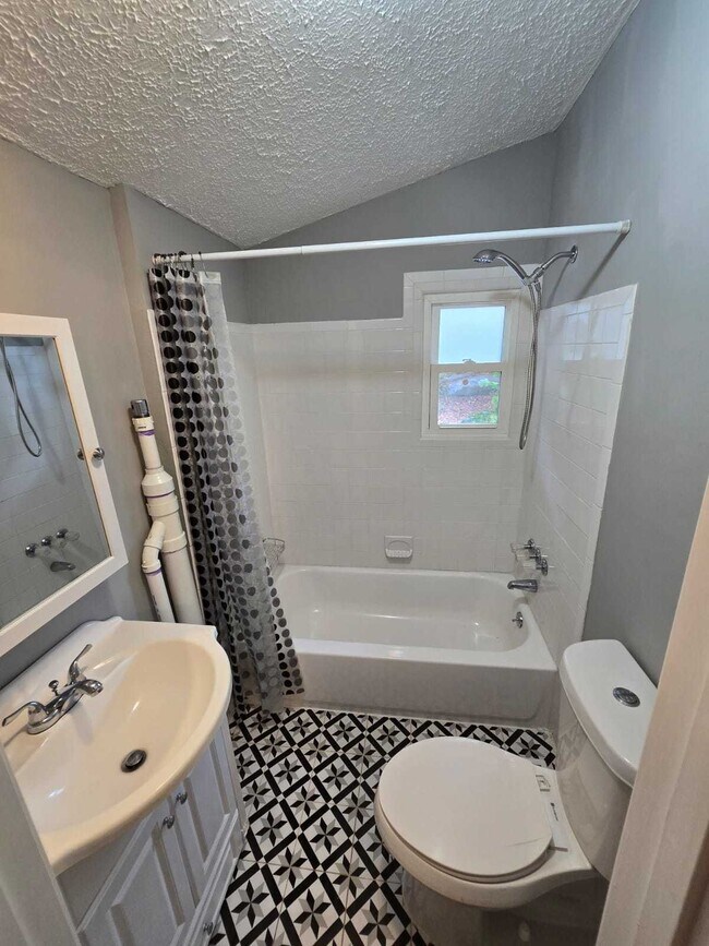 Building Photo - Private Bungalow