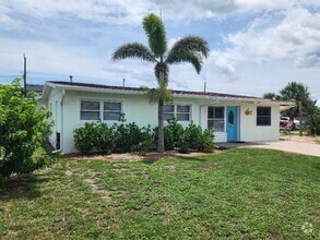 Building Photo - Great beachside 2/2/1 on corner lot