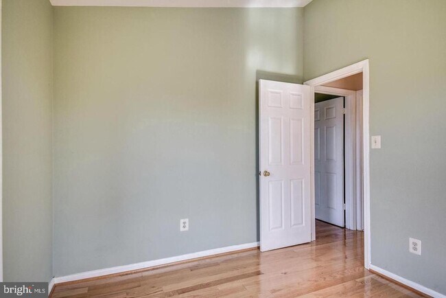 Building Photo - 4216 Fox Lake Dr