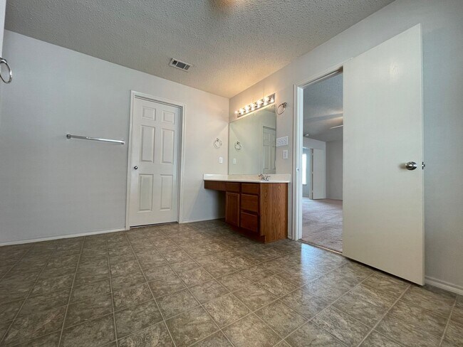 Building Photo - Keller ISD-5 BED, 4 BATH-AMAZING PRICE!