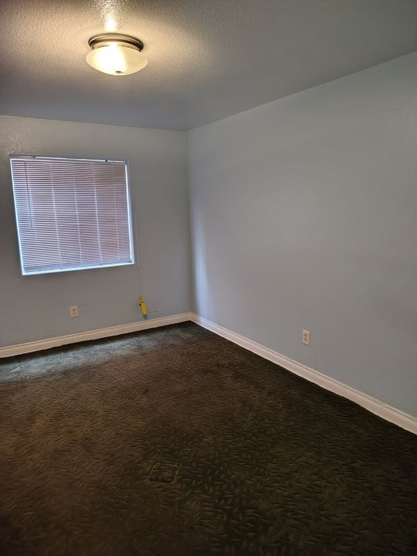 Building Photo - 10516 Avalon Blvd