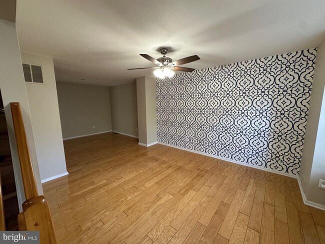 Building Photo - 6104 Coventry Way
