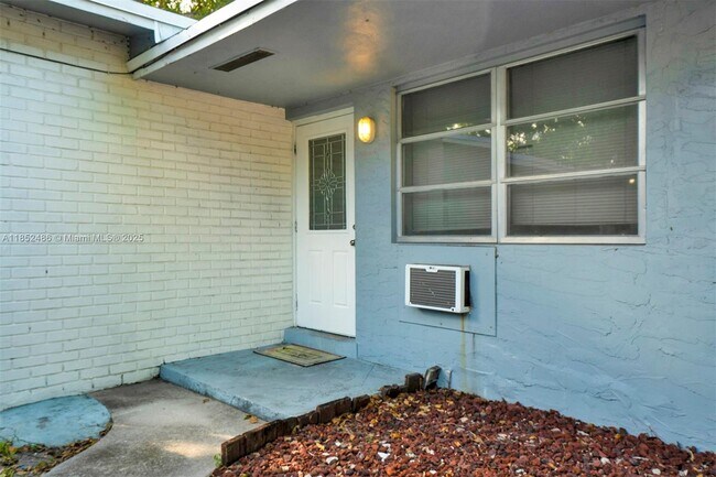 Building Photo - 1515 NW 2nd Ave