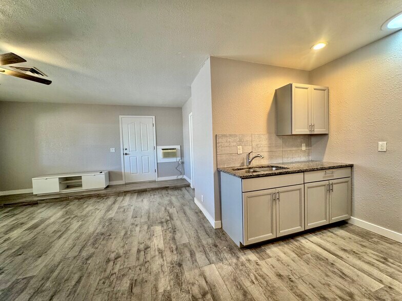 Building Photo - 3767 Kicking Horse Dr