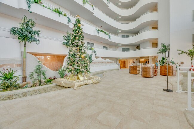 Building Photo - Direct Oceanfront Furnished Condo with Bre...