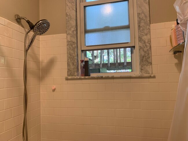 Building Photo - 167 Pleasant St