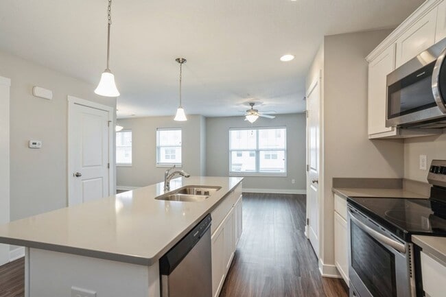 Building Photo - TERRIFIC LOCATION!!  2 Bedroom, 2 Bathroom Townhome in Ankeny
