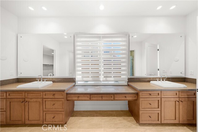 Building Photo - 106 Heavenly