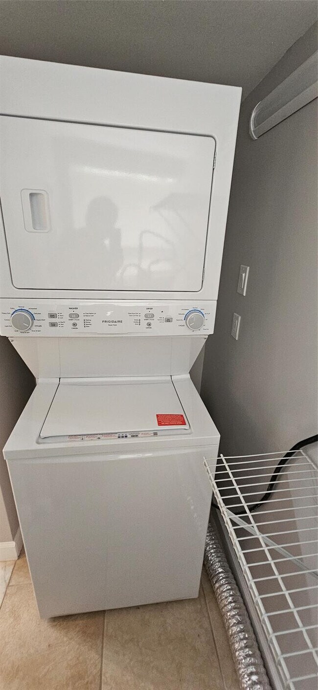 Building Photo - 2586 NW 58th Ave