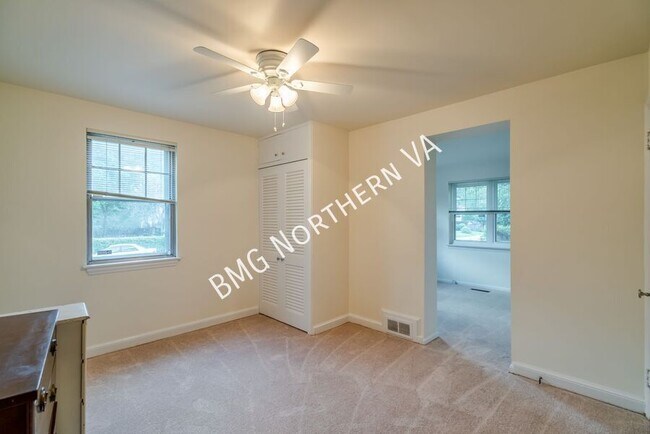 Building Photo - 2300 N Buchanan St