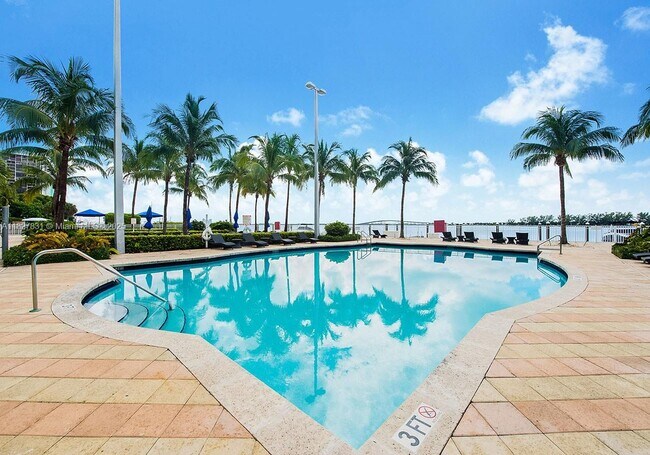 Building Photo - 2101 Brickell Ave