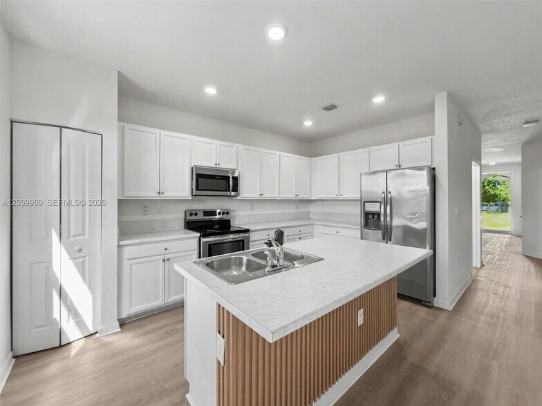 Building Photo - 11296 SW 254th Ter