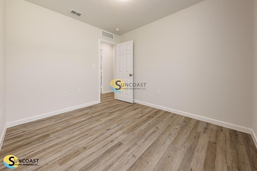 Building Photo - 24 Raintree Pl