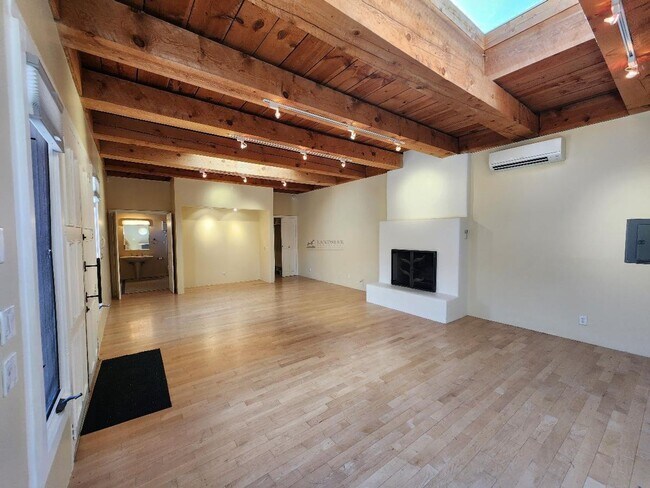 Building Photo - 749 Alto St