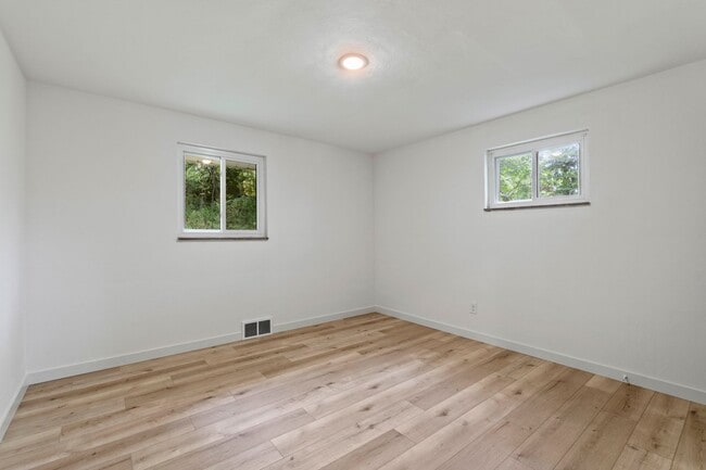 Building Photo - 131 S Joslyn Dr