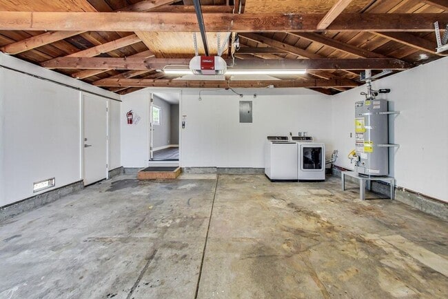 Building Photo - 4401 Castanos St