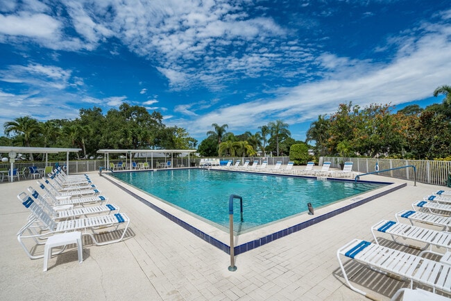 Building Photo - 18081 SE Country Club Dr