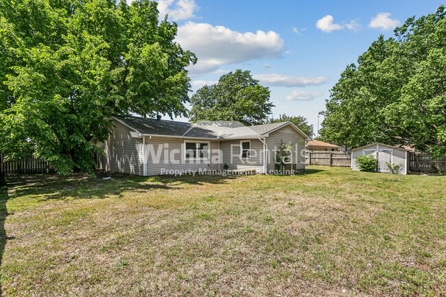 Building Photo - 3 bedroom 2 bathroom home